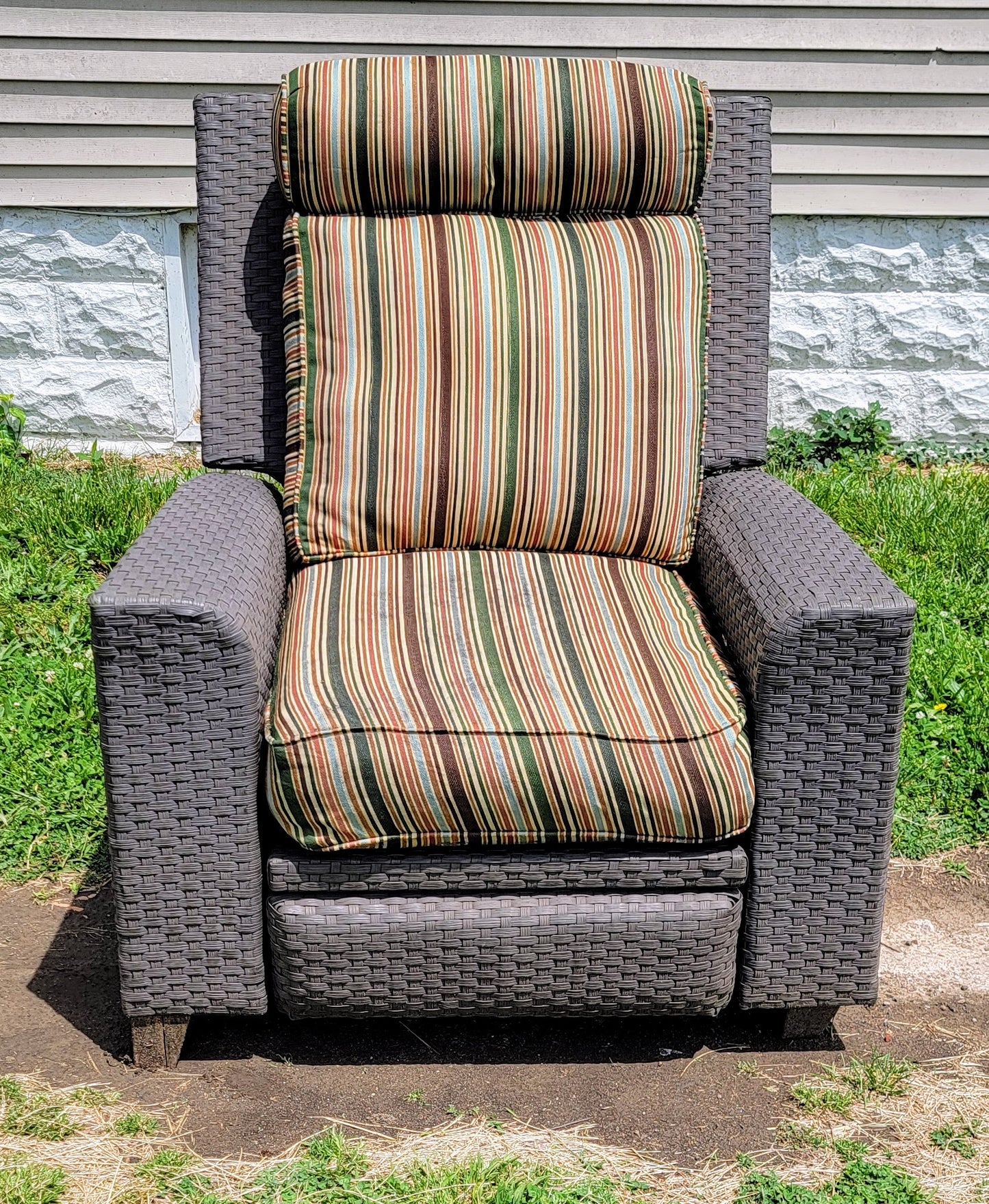 Weatherproof Outdoor Vinyl Wicker Recliner w/ Cushions