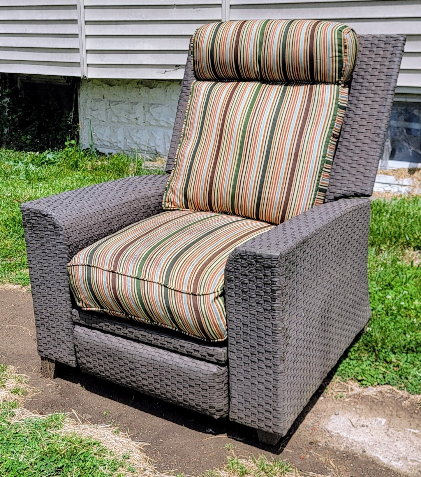 Weatherproof Outdoor Vinyl Wicker Recliner w/ Cushions