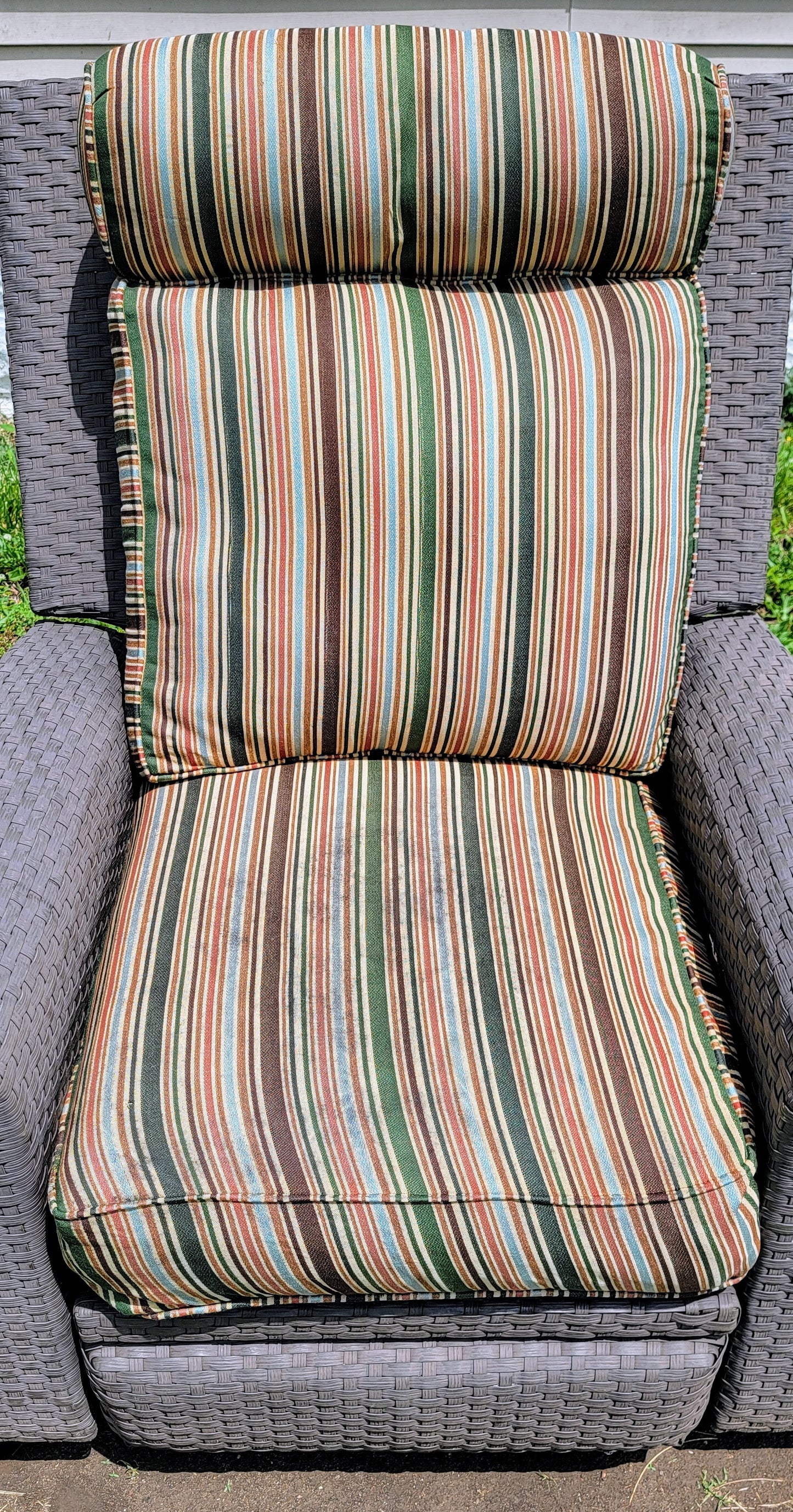 Weatherproof Outdoor Vinyl Wicker Recliner w/ Cushions