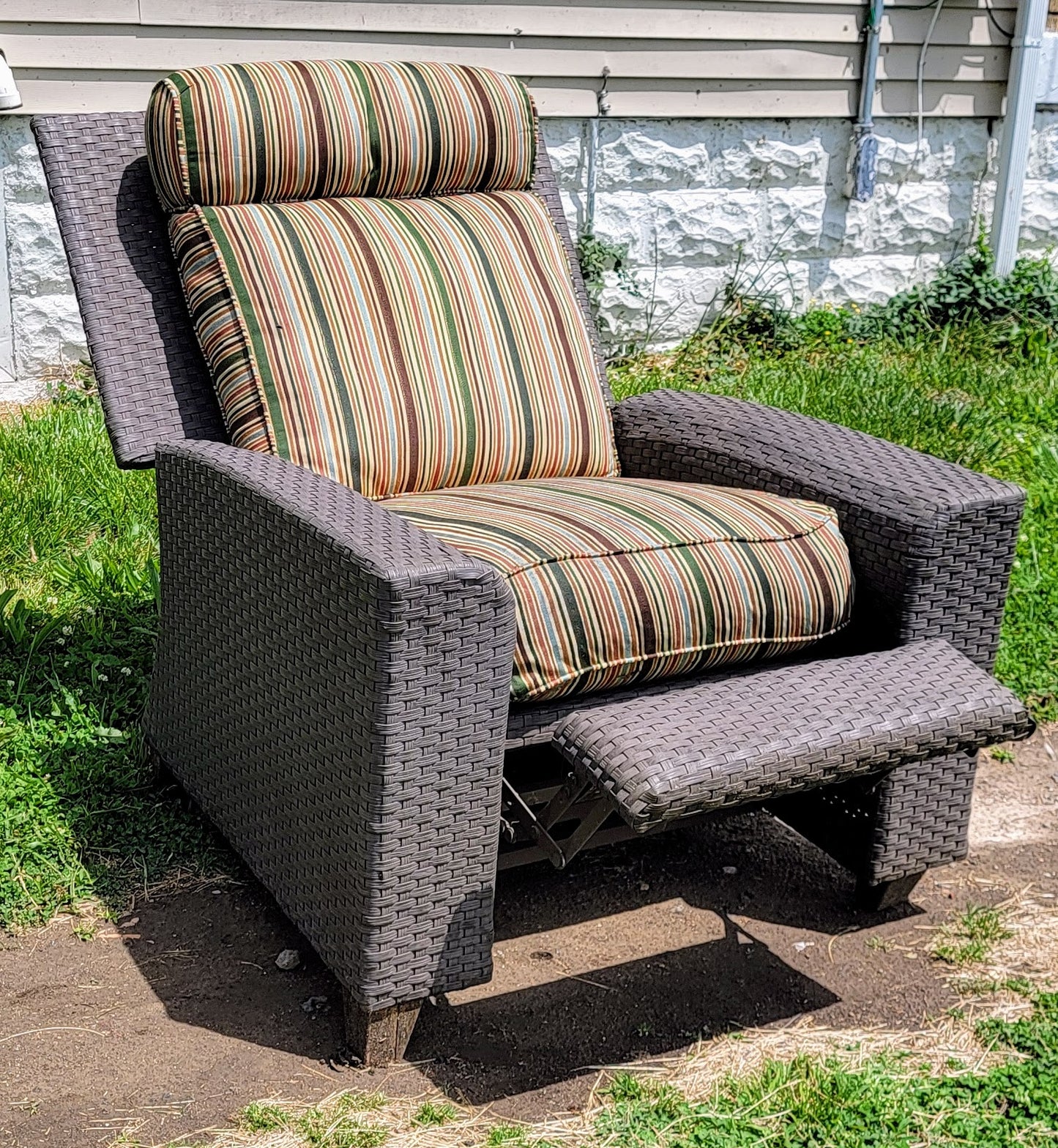 Weatherproof Outdoor Vinyl Wicker Recliner w/ Cushions