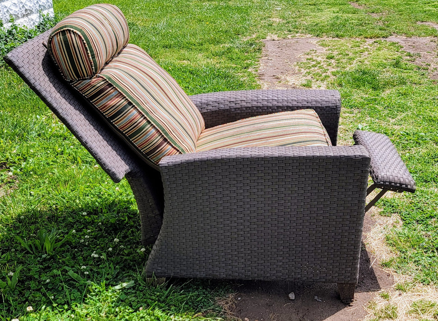 Weatherproof Outdoor Vinyl Wicker Recliner w/ Cushions